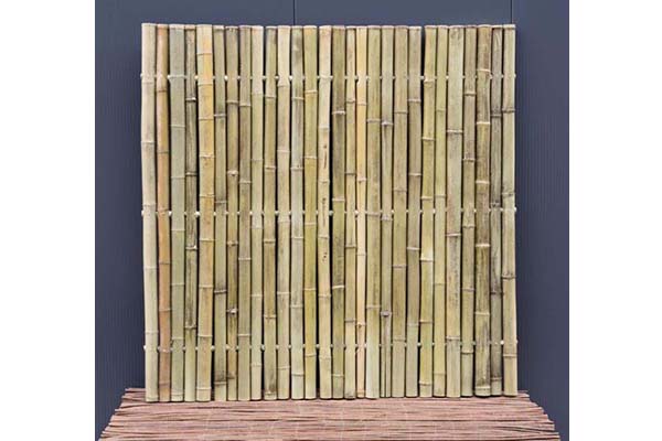 Natuurlijke tuinen met fraaie bamboeschermen Natuurlijke tuinen met fraaie bamboeschermen